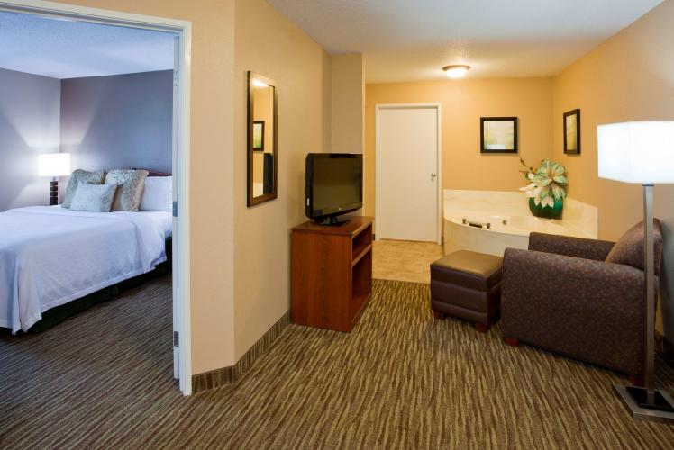 GrandStay Residential Suites Hotel King Whirlpool Suite