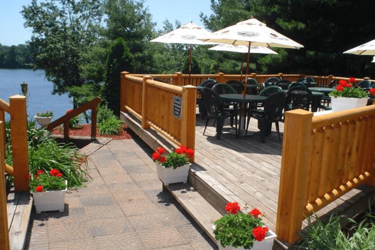 Loopy's Outdoor Seating