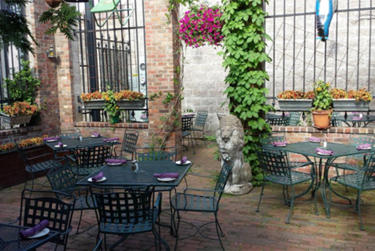 Mona Lisa's Restaurant in Eau Claire, WI on Water Street.