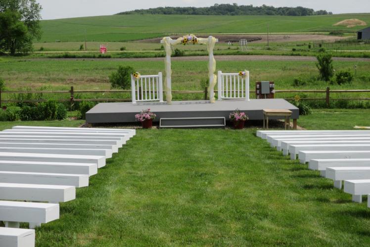 SCHULTZ'S COUNTRY BARN & PUMPKIN PATCH - OUTDOOR CEREMONY