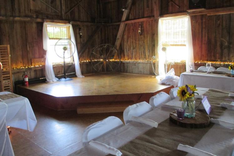SCHULTZ'S COUNTRY BARN & PUMPKIN PATCH - EVENT SPACE STAGE