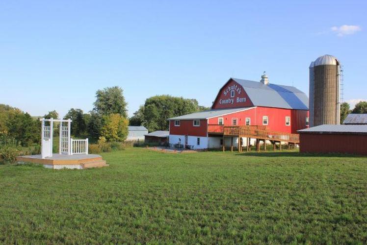 Schult'z Country Barn & Pumkin Patch - Outside