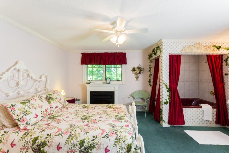Inn on Lake Wissota - Secret Garden Suite