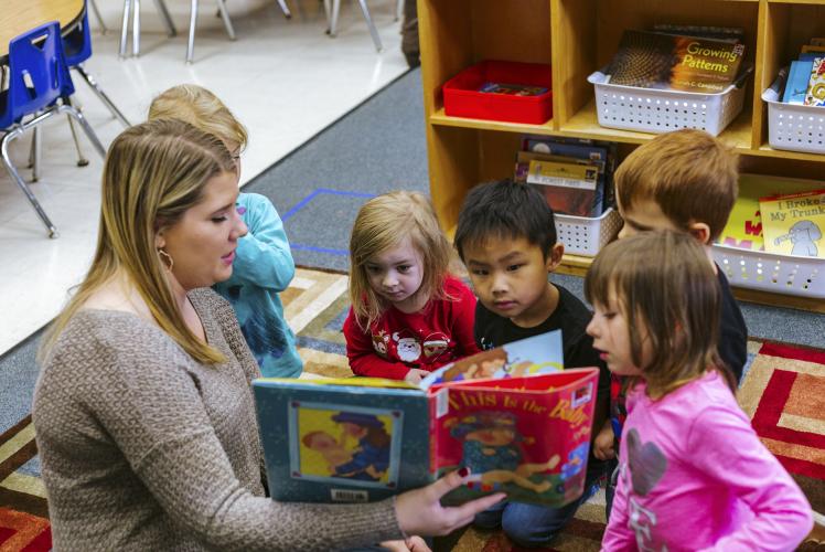 Regis Catholic School Eau Claire, Wisconsin Children reading