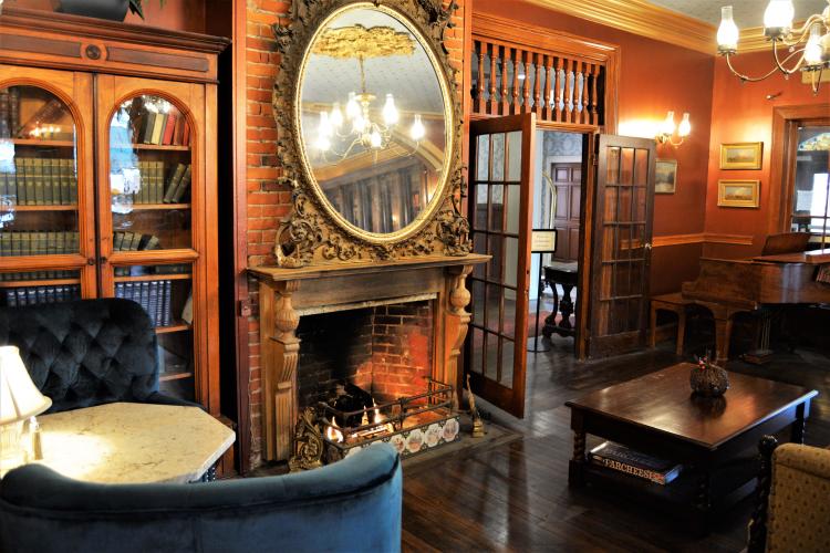 Inn at Saratoga front room with fire blazing in fireplace