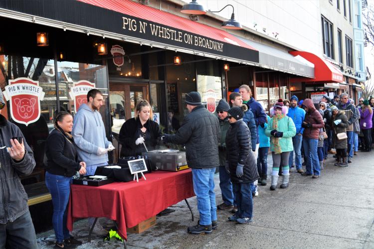 Crowd in front of Pig 'n Whistle waiting for chowder