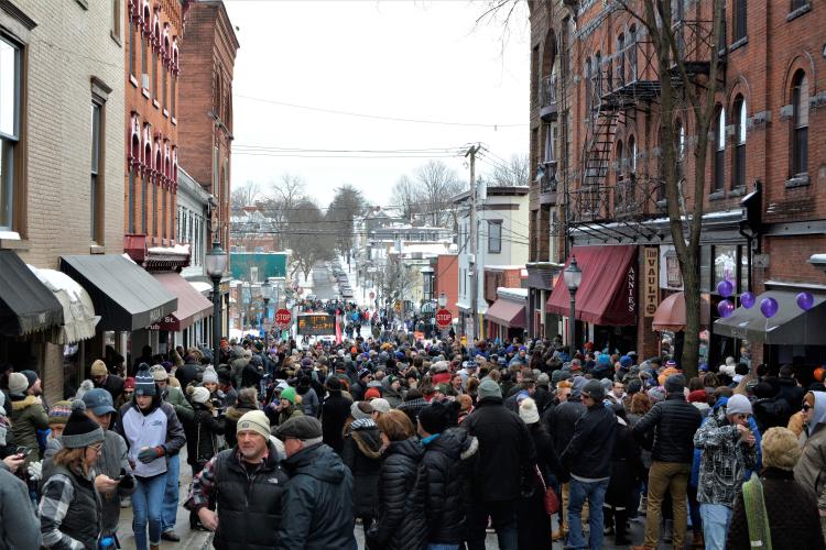 Caroline Street crowd