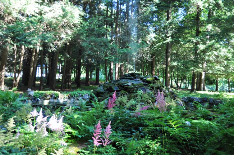 Yaddo gardens area behind pergola