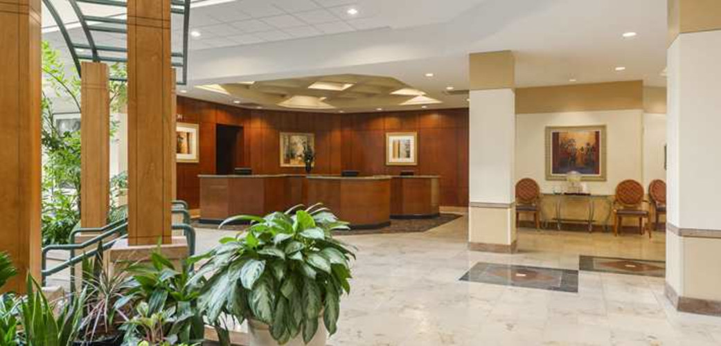 USF Hotels Tampa Embassy Suites Busch Gardens Front Desk.jpg