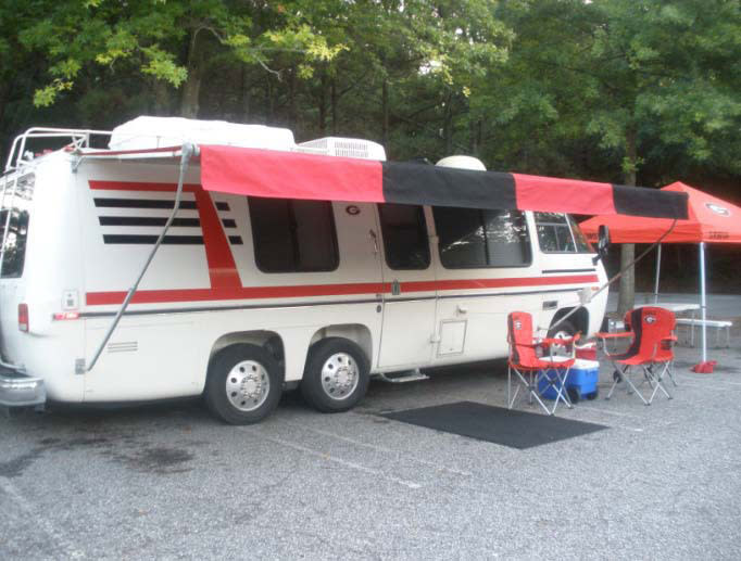 RV parked for UGA Tailgate