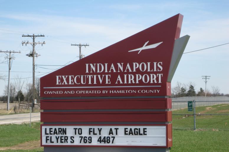 IndyExecAirport Sign