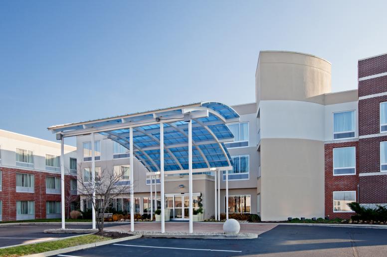 HIEX_Fishers_Exterior_Day Holiday Inn Express Fishers