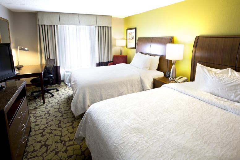 Hilton Garden Inn Carmel Guestroom