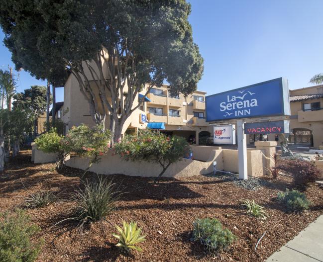 La Serena Inn Exterior