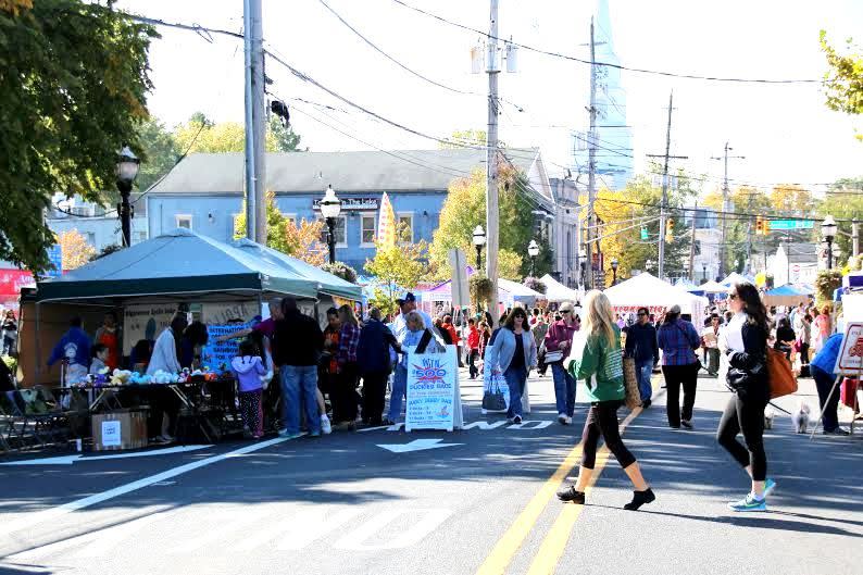 Vendors and visitors at the Hightstown Hometown Harvest Fair