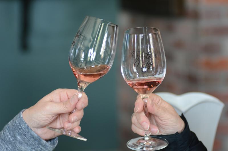 Walnut Ridge Winery Cheers by Colin Morton Walnut Ridge Winery Cheers by Colin Morton
