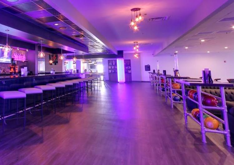 810 Bar Looking At Desk
