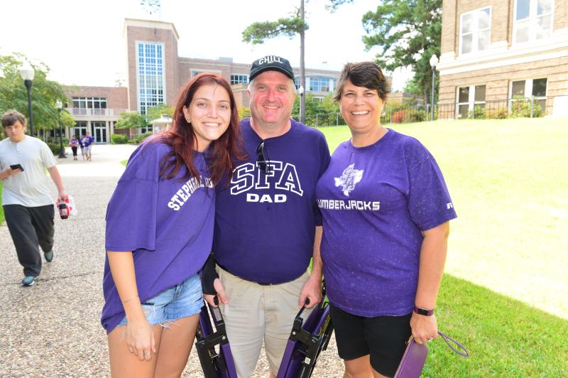 Photo of Stephen F Austin State University family on campus