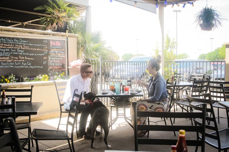 Patio dining with a dog at Fish City Grill in Irving, TX