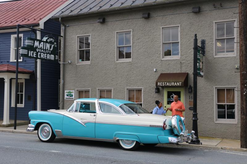 Main's Quality Ice Cream store front in Middletown