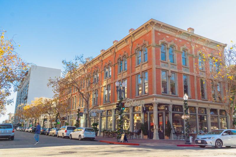 Old Oakland Neighborhood street view