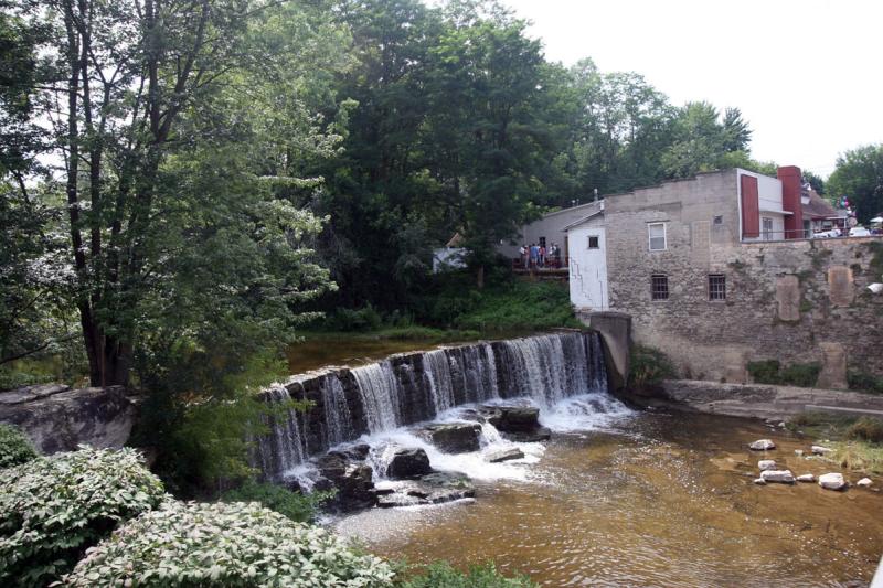 waterside-wine-bar-phelps-exterior-waterfall