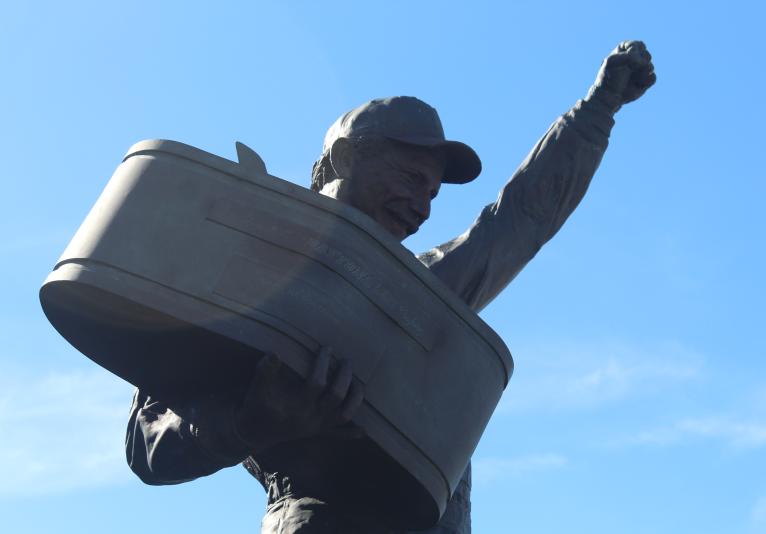 statue