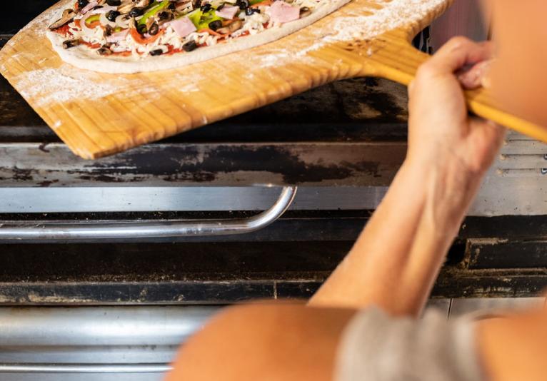 no screens or baking pans- just straight into the oven