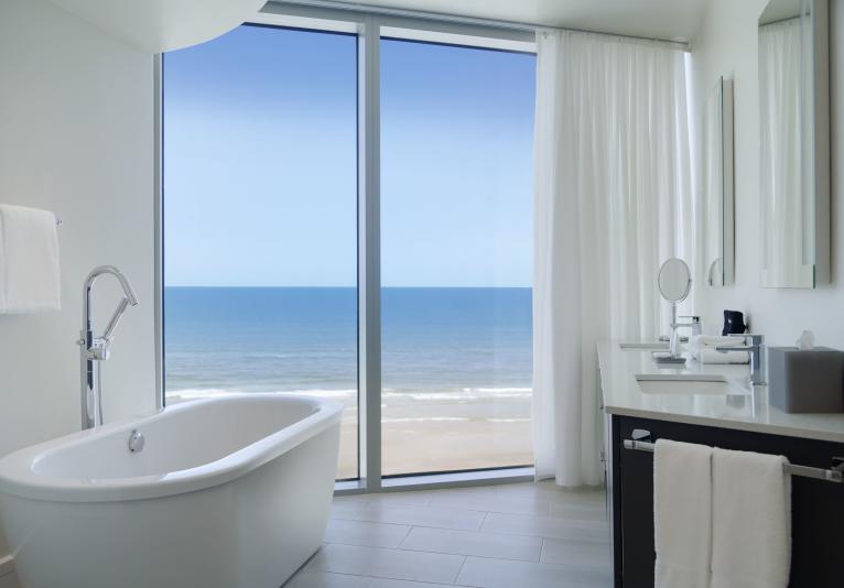 3 Bedroom Oceanfront Master Bathroom | Max Beach Resort