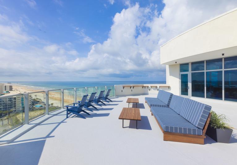 Rooftop Sunset Terrace Overlooking Daytona Beach | Max Beach Resort