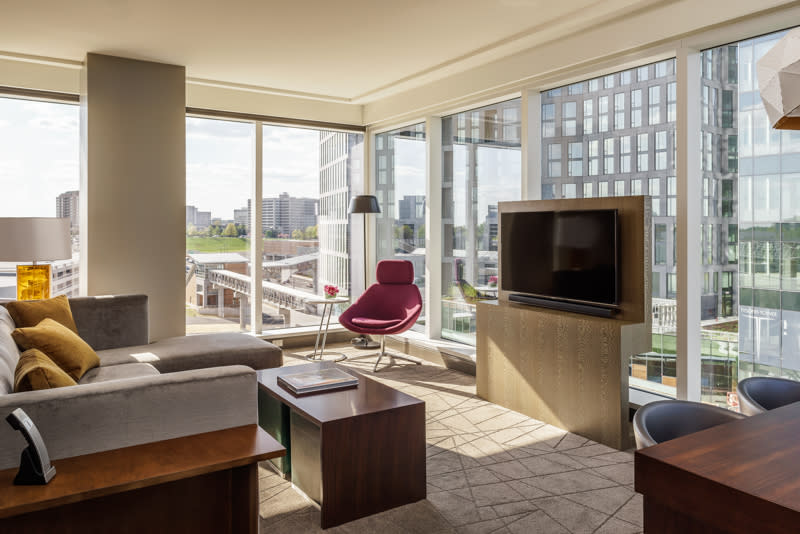 Hyatt Regency Tysons Corner Center - Regency Suite Living Room