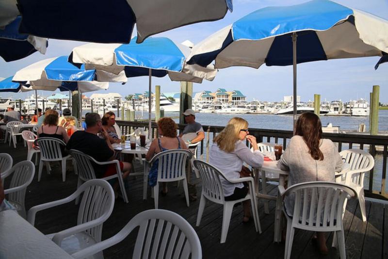 Dockside dining