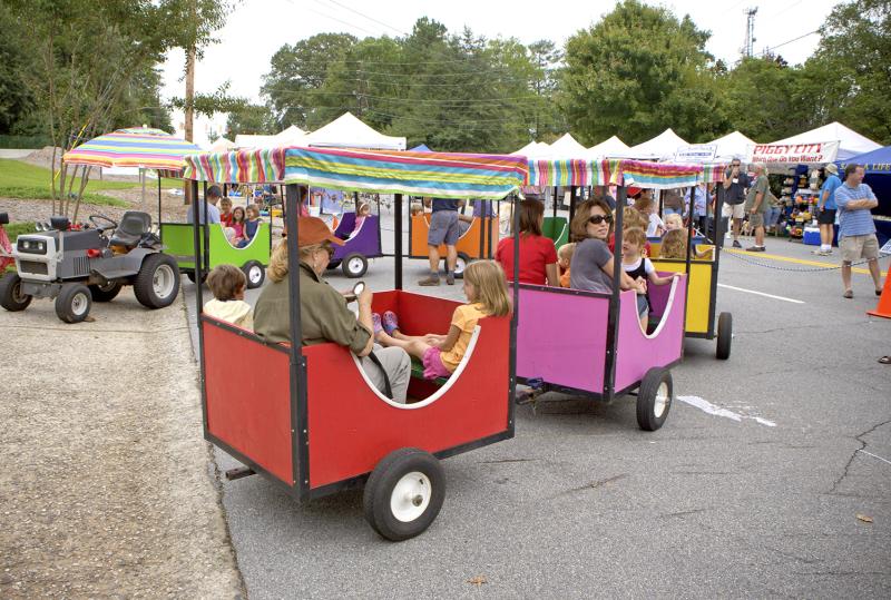 Shuttle tractor ride at Sandy Springs Festival