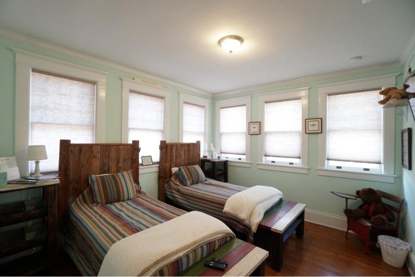 Claremont Room Twin Beds