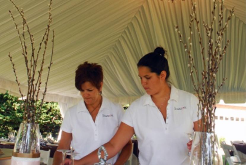 Serving table
