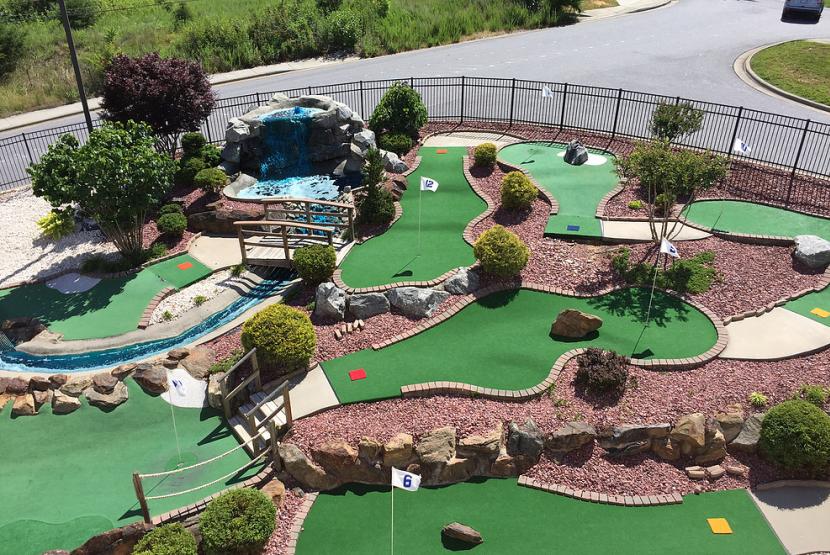 Bo's Family Entertainment Putt Putt Course