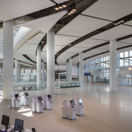 Louis Armstrong New Orleans International Airport (MSY)