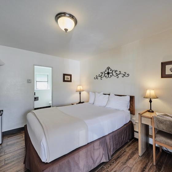 Small Queen room