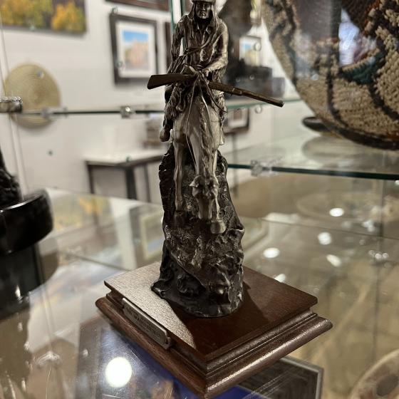 statue