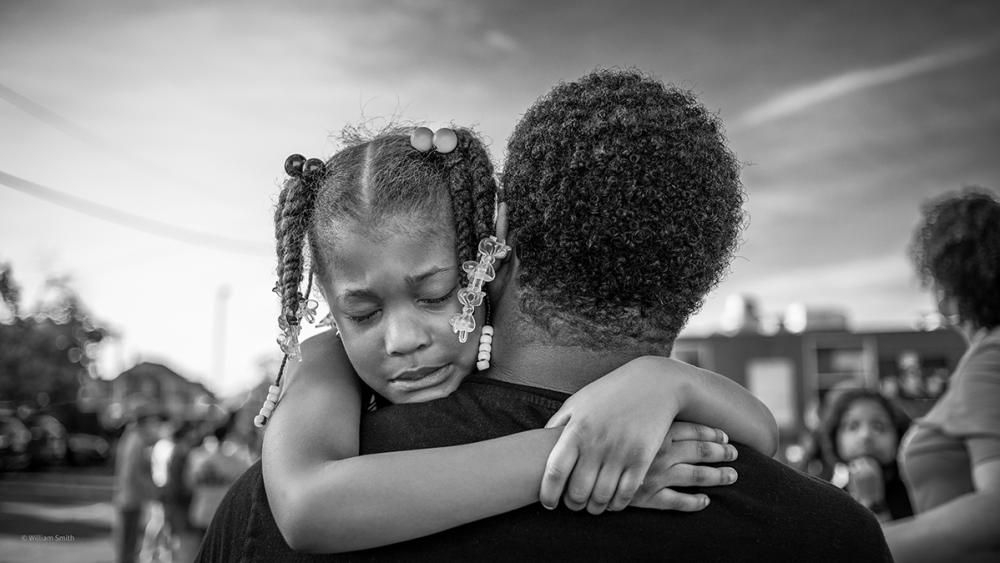 Black and white photo of dad and daughter from Fort Wayne photographer William Smith