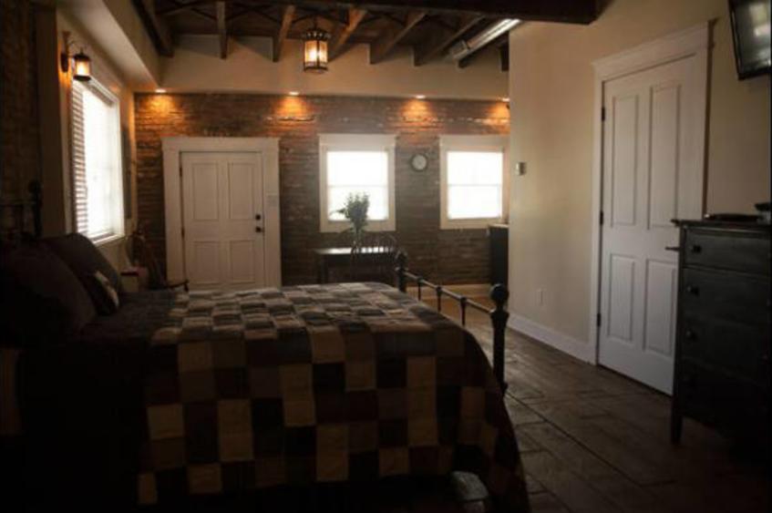 The Riverfront Guest House Saint Charles, MO 63301