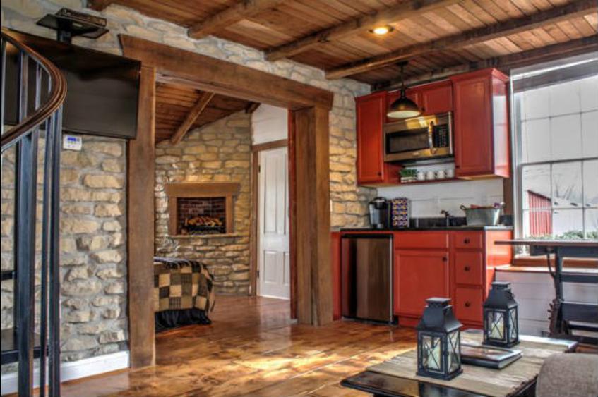 The Red Barn Guest House Saint Charles Mo 63301