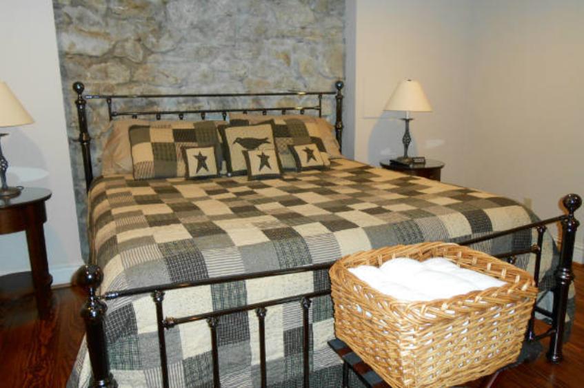 The Old Town Guest House (circa 1870) Saint Charles, MO 63301