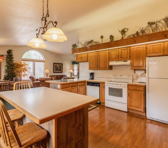 Large Kitchen 1