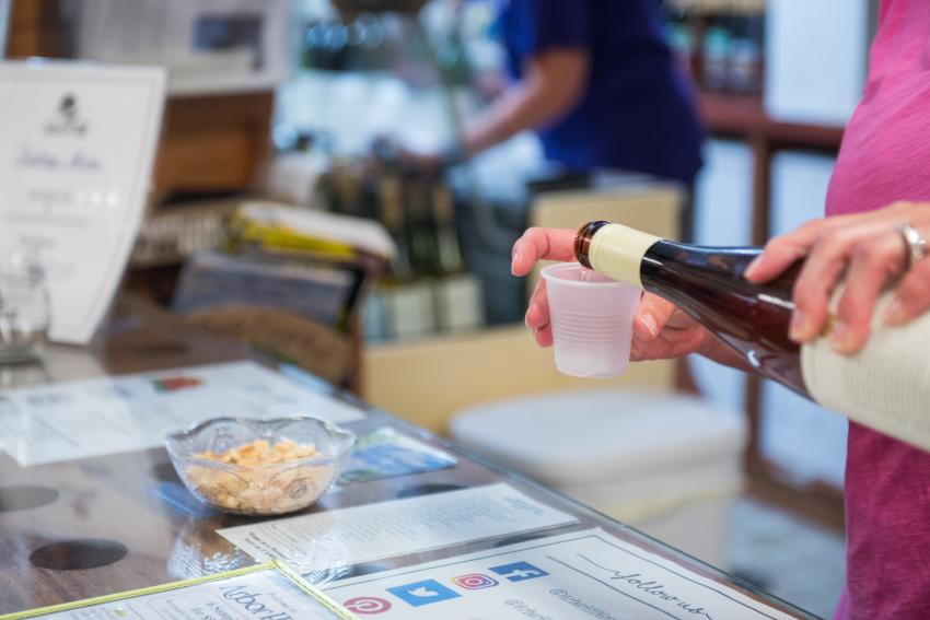 arbor-hill-naples-wine-pouring
