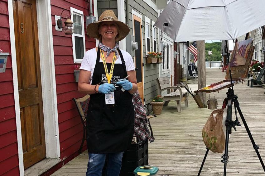 Local artist Cindy Harris paints Canandaigua boathouse en Plein Air at the City Pier