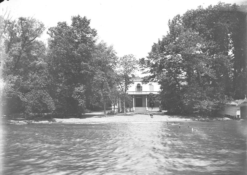 humphrey-bogart-house-view-from-lake