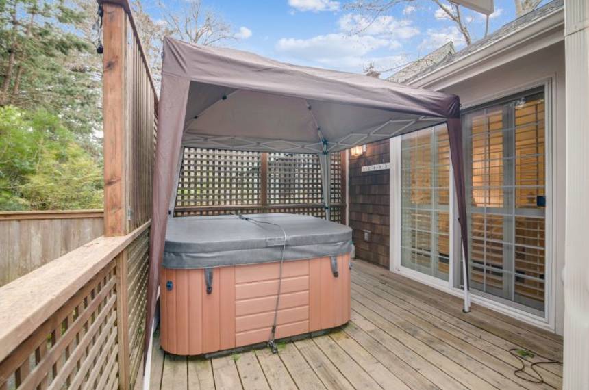 Nantucket West Hot Tub