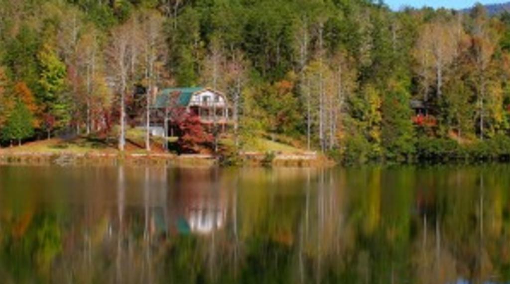Lodge on Mirror Lake
