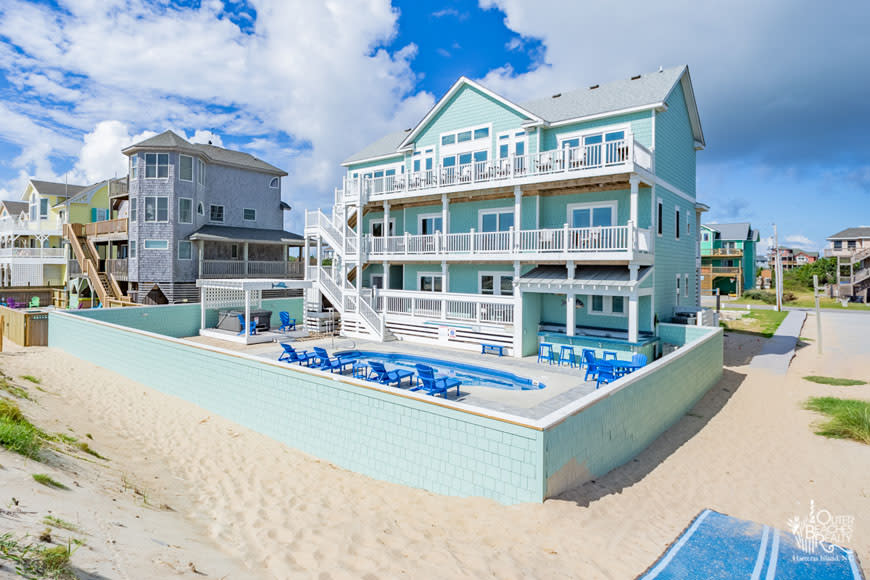 Beach Front Vacation Rental Home with a Pool